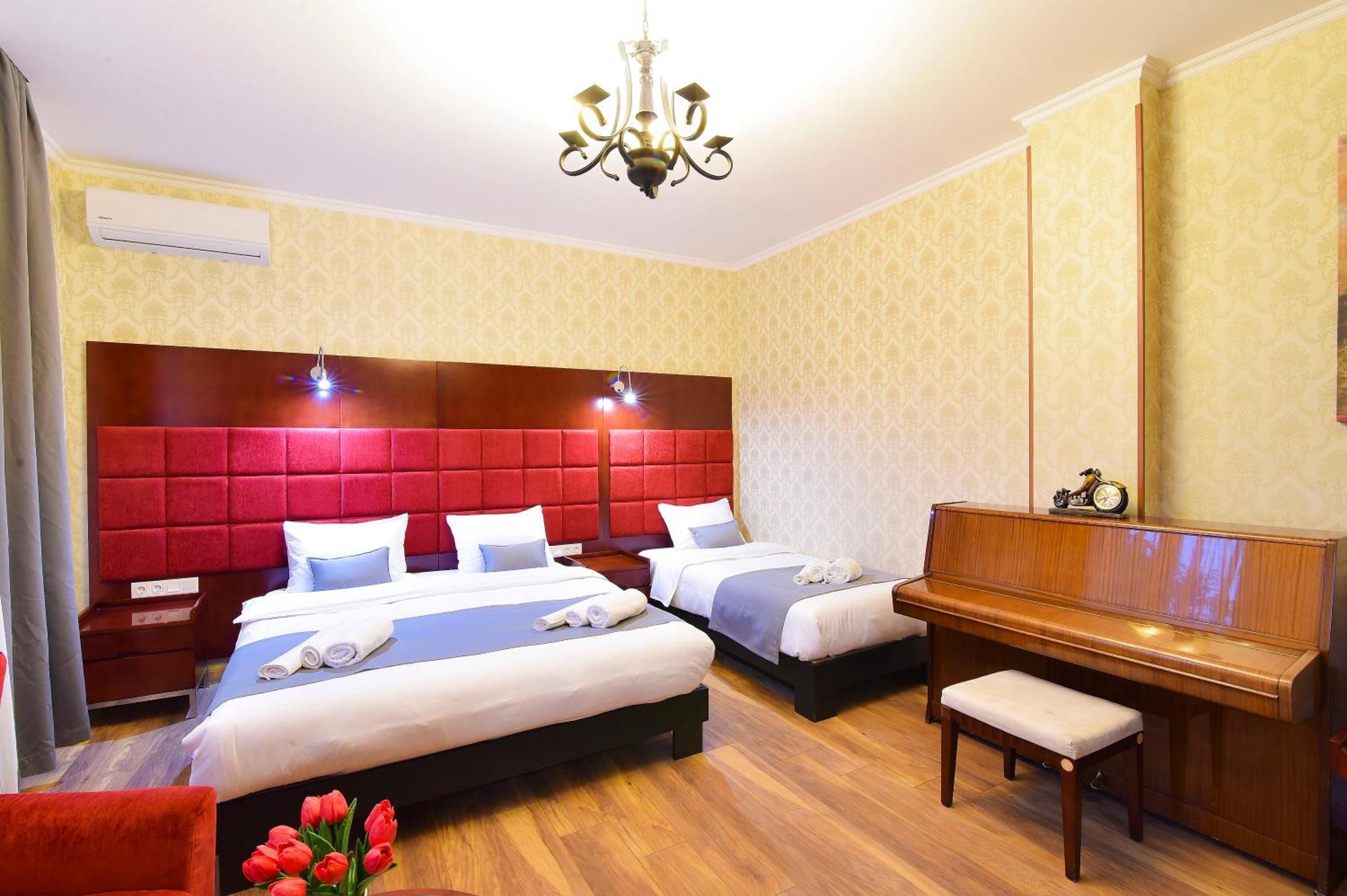 Kraveli Hotel Tbilisi Exterior photo
