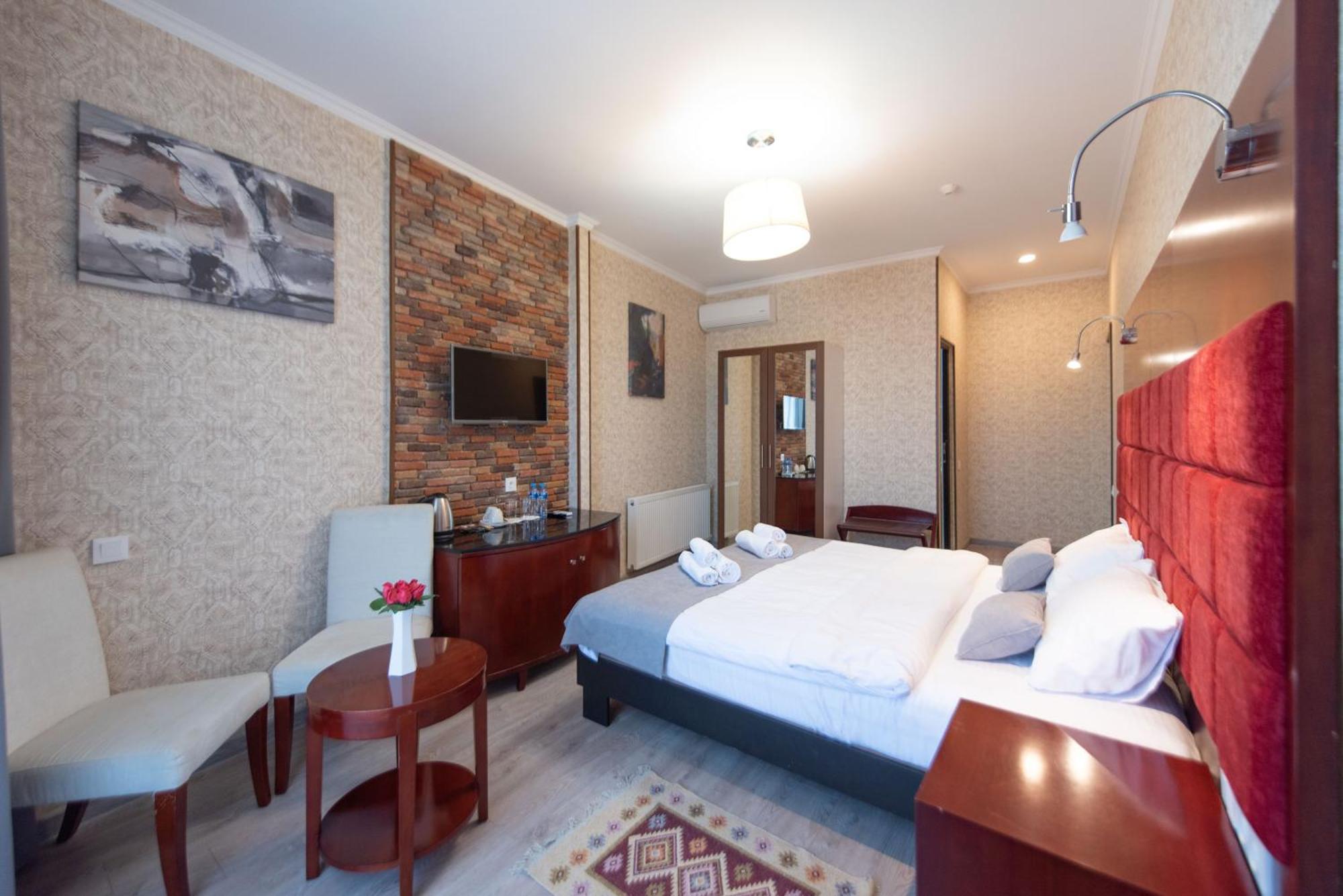 Kraveli Hotel Tbilisi Exterior photo