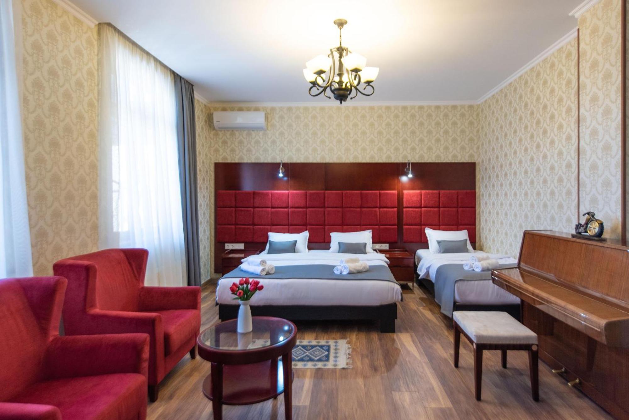 Kraveli Hotel Tbilisi Exterior photo